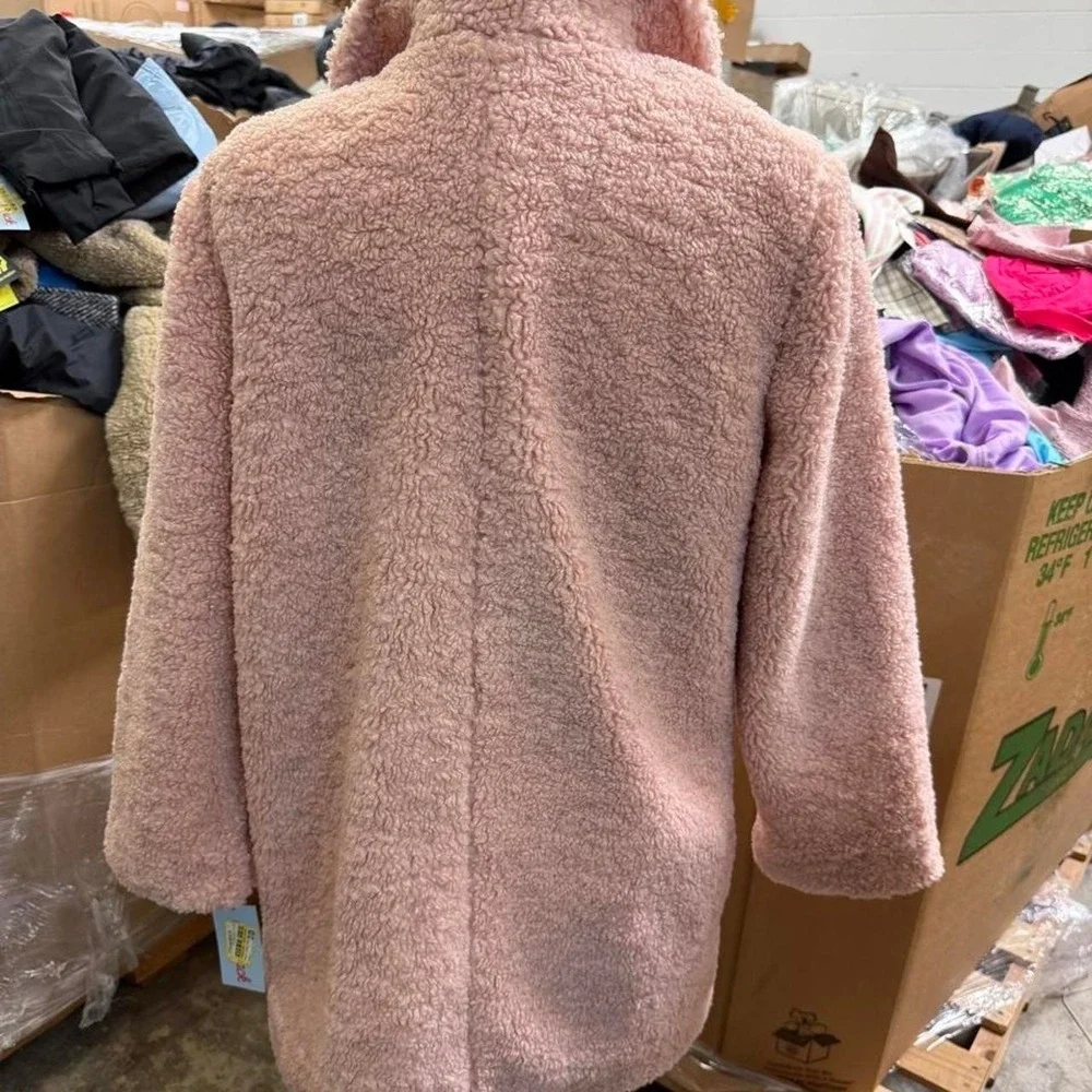 Pink Sherpa coat‎ with hood and pockets